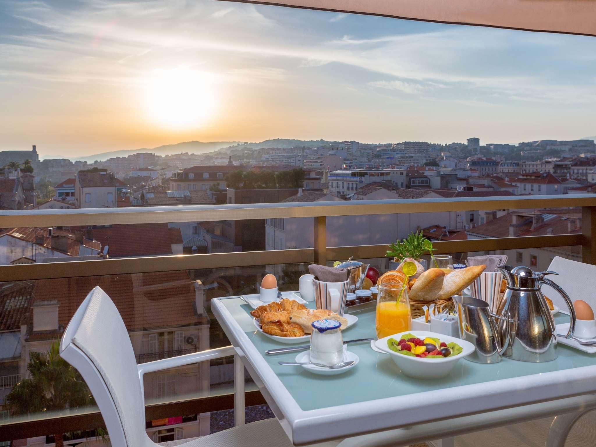 Hotel Barriere Le Gray D'Albion Кан Екстериор снимка